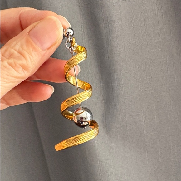 Vintage Avon 90s GoldPlated Spiral Confetti Dangle SilverTone Pendulum Balls 240 - Picture 7 of 10